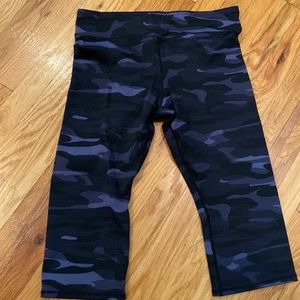 Marc New York camo leggings capri length.